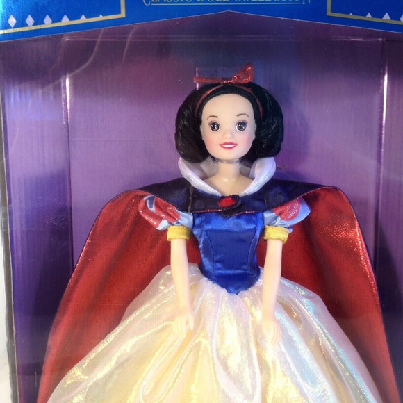 Vintage Disney's Classic Doll Collection Snow White #88002 Factory Sealed 1997 - Picture 2 of 12